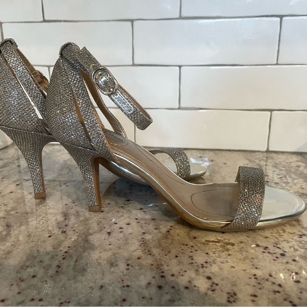 Handling strappy gold shimmer heel!
